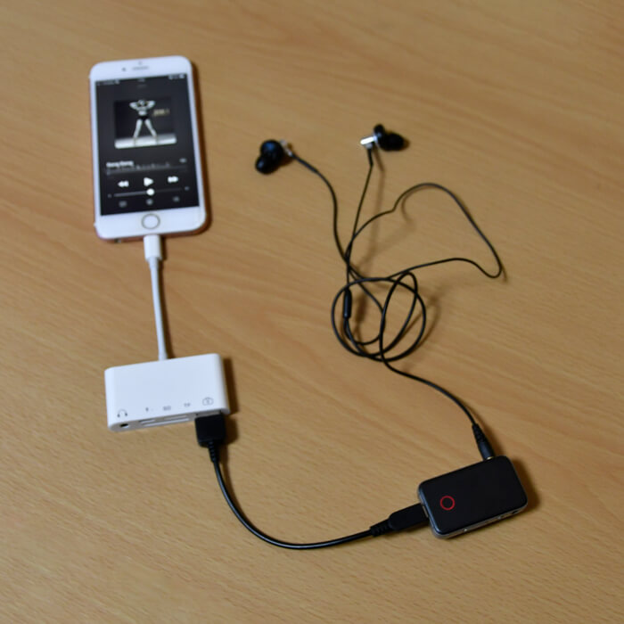 EarStudioとiPhoneはカメラアダプタ経由でUSB接続
